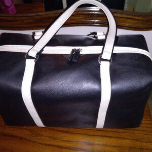 New in Box RARE Levenger Leather Overnight Bag Black with white Trim